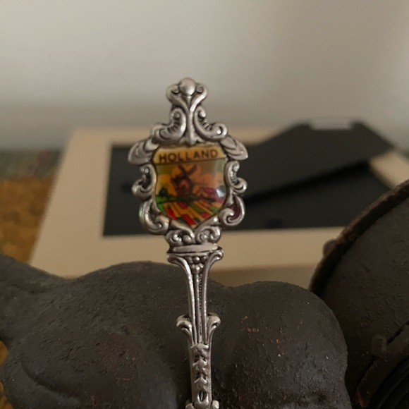 Souvenir and collectible spoons. - Picture 3 of 9